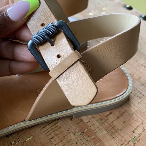 VERA WANG Vibrant Pink Flat Leather Sandal - Picture 4 of 7